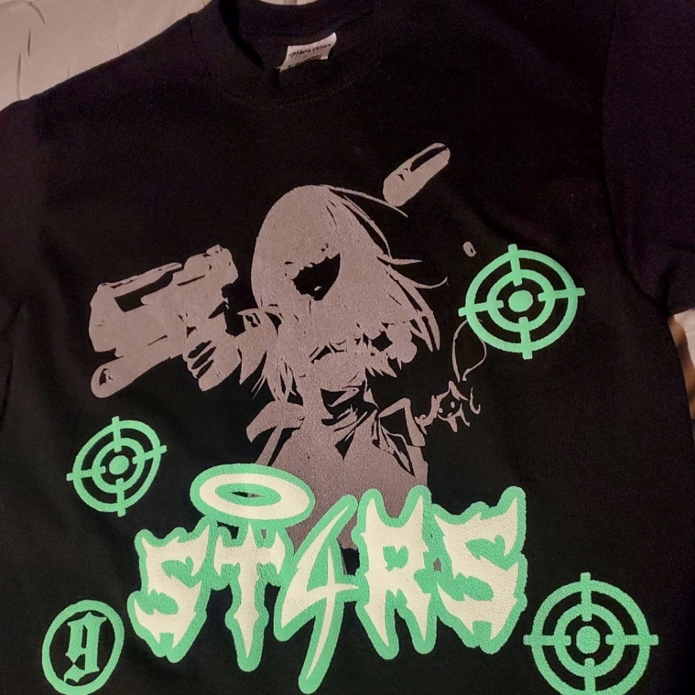 Anime girl tee (glows)
